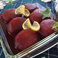 A picture of Apple Compote (Simmered in Red Wine).