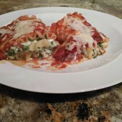 A picture of Skinny Lasagna Rolls.
