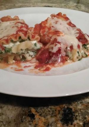A picture of Skinny Lasagna Rolls.