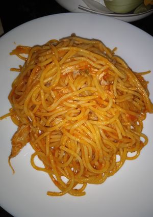 Una foto de Espaguetis con sobras de pollo  receta de aprovechamiento