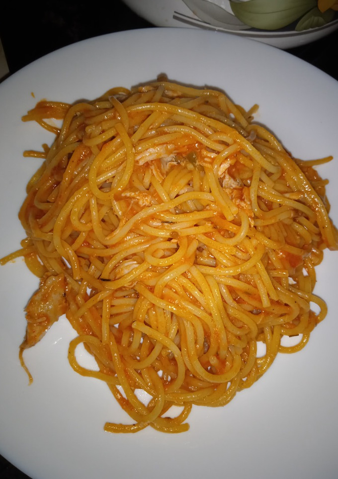 Una foto de Espaguetis con sobras de pollo  receta de aprovechamiento