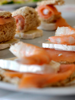 Una foto de Canapés de salmón ahumado con queso de cabra