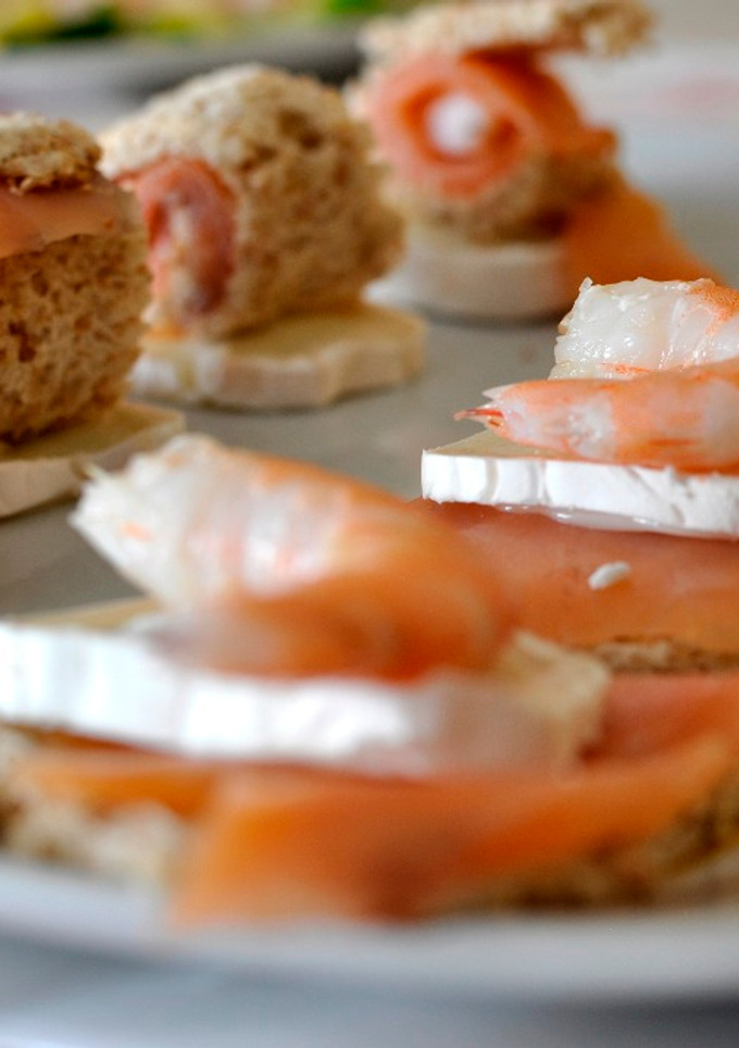 Una foto de Canapés de salmón ahumado con queso de cabra