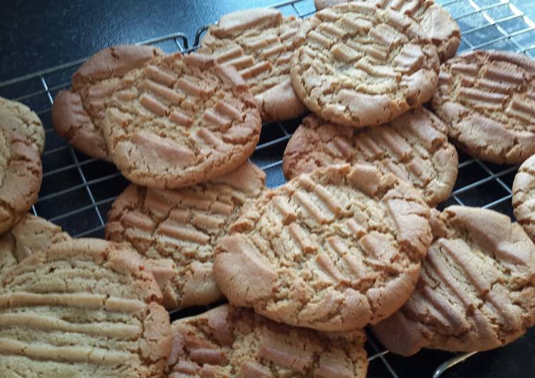 Steps to Make Favorite Peanut Butter Biscuits