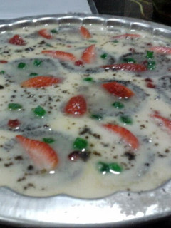 A picture of cheese pudding with oreo.