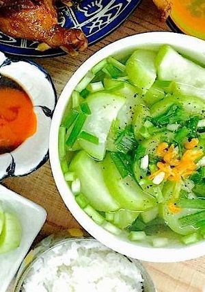 Hình của món Canh bầu nấu tôm khô.