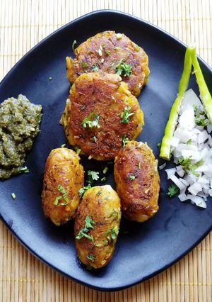 A picture of Spicy Crispy Aloo Tikki.