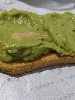 Una foto de Tostada de guacamole