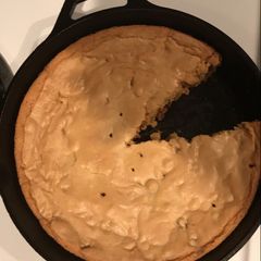 A picture of Skillet chocolate chip cookie.
