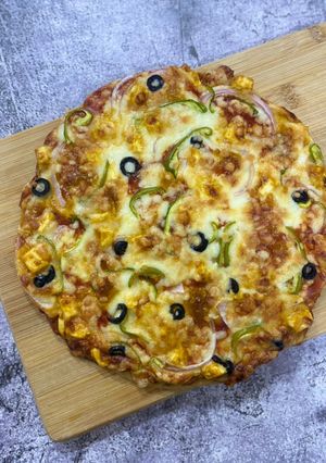 A picture of Paneer Palangtod Pizza.