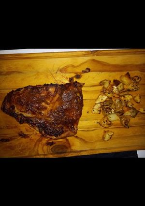 Una foto de Matambrito de cerdo con papas al horno
