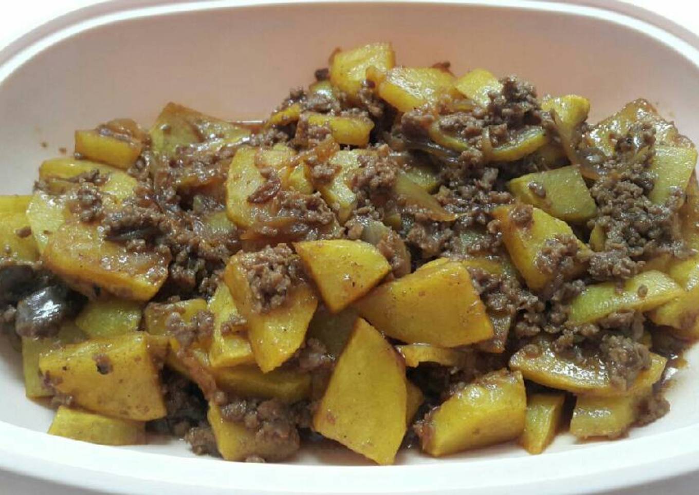Kentang daging cincang masak kecap