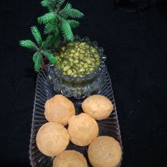 Pani puri A picture of Pani puri.