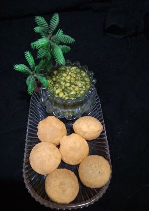 A picture of Pani puri.