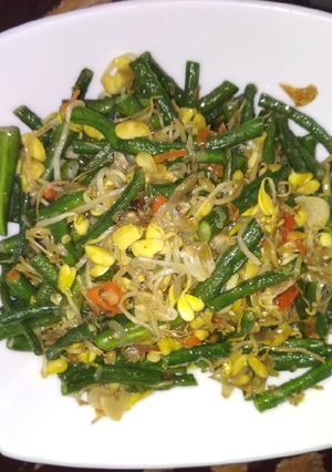 Foto resep Tumis kecambah kedelai dan kacang panjang😊