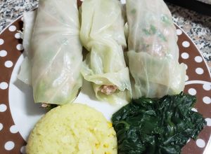 Una foto de Taquitos de col con atún