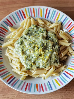 Una foto de Pasta con calabacín y limón