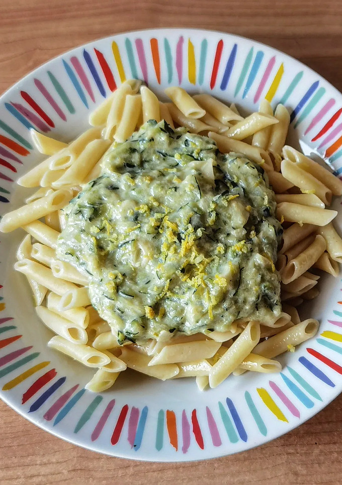 Una foto de Pasta con calabacín y limón