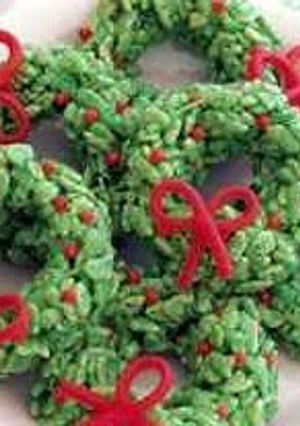 A picture of cruchy cereal wreaths.