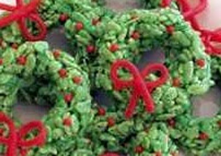 Steps to Make Perfect cruchy cereal wreaths