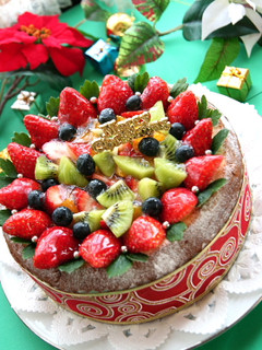A picture of Christmas Fruit Tiramisu Cake.