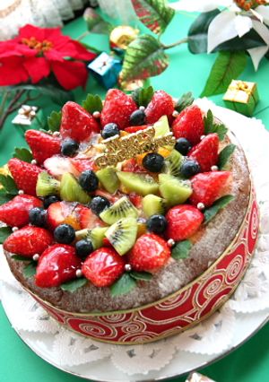A picture of Christmas Fruit Tiramisu Cake.