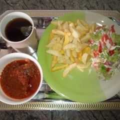 A picture of Potato chips and Salad🍠.