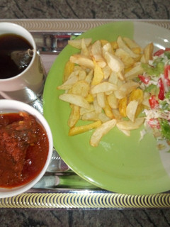 A picture of Potato chips and Salad🍠.