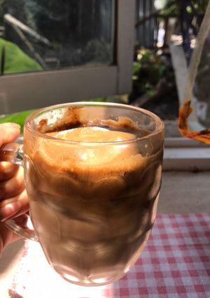 Hình của món Dalgona coffee.