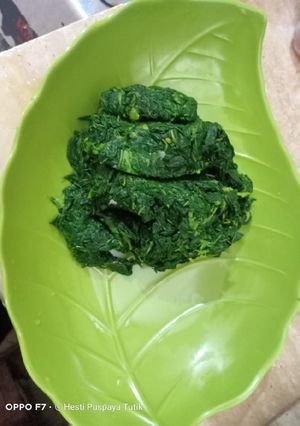 Foto resep Tips merebus daun singkong agar tetap hijau dan cepat empuk