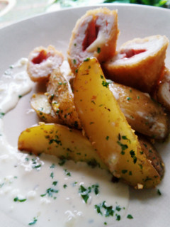 A picture of Chicken Cordon Bleu.