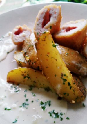 A picture of Chicken Cordon Bleu.