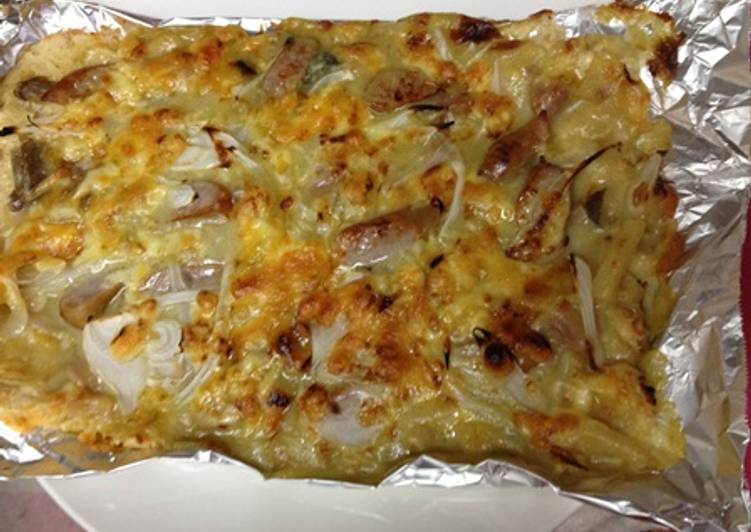 Recipe of Quick Grilled Okara &amp; Tofu Pizza with Ready-made Curry Sauce