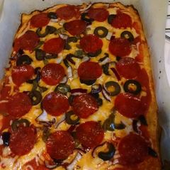A picture of Cauliflower crust pizza.