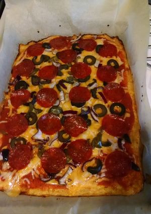 A picture of Cauliflower crust pizza.