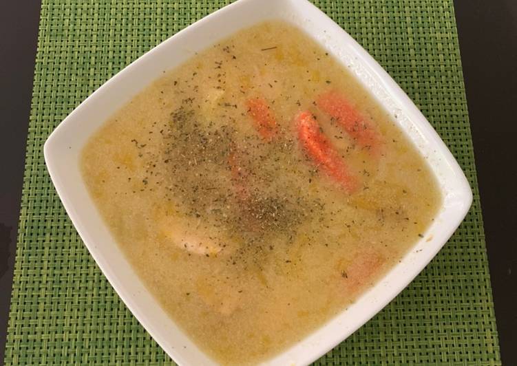 Sopa de sémola y pollo