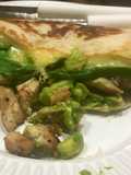 Lanche de avocado, frango e espinafre