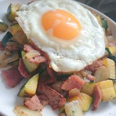 A picture of Courgette and bacon breakfast hash!.