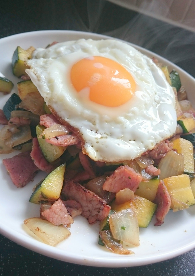 A picture of Courgette and bacon breakfast hash!.