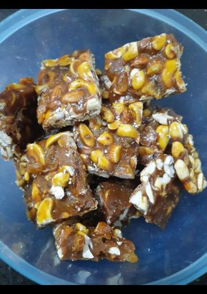 ड्राई फ्रूट्स चिक्की (dry fruits chikki recipe in Hindi) रेसिपी मुख्य फोटो
