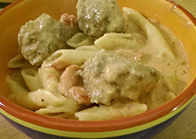 Recipe of Award-winning Creamy tomato penne and meatballs