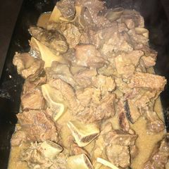 A picture of Onion beef stew.