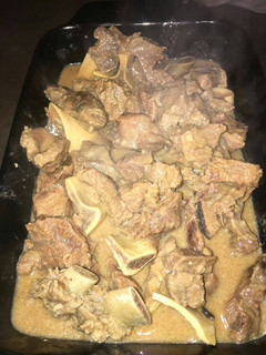 A picture of Onion beef stew.
