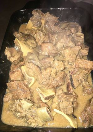 A picture of Onion beef stew.