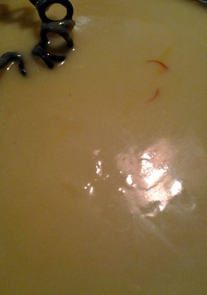 A picture of saffron sauce.