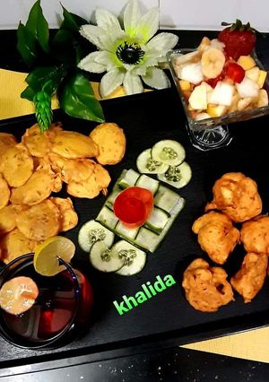 A picture of Cauliflower and Potatoes pakoras.