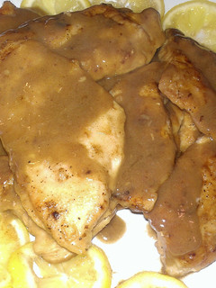 A picture of chicken picatta.