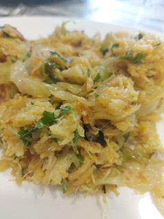 Foto de Bacalhau à Brás com couve e alho francês