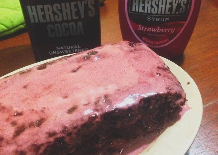 Choco-Berry Moist Cake With Strawberry Sauce Choco-Berry Moist Cake With Strawberry Sauce