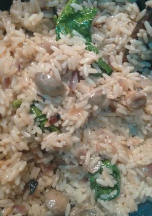 Una foto de Arroz con champiñones y espinaca